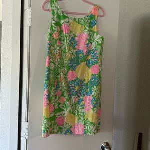 Lilly Pulitzer size 6 pre owned very good condition.